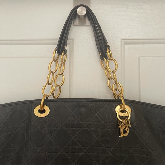 CHRISTIAN DIOR
Quilted Cannage Large Chain Tote - Picture 3 of 15
